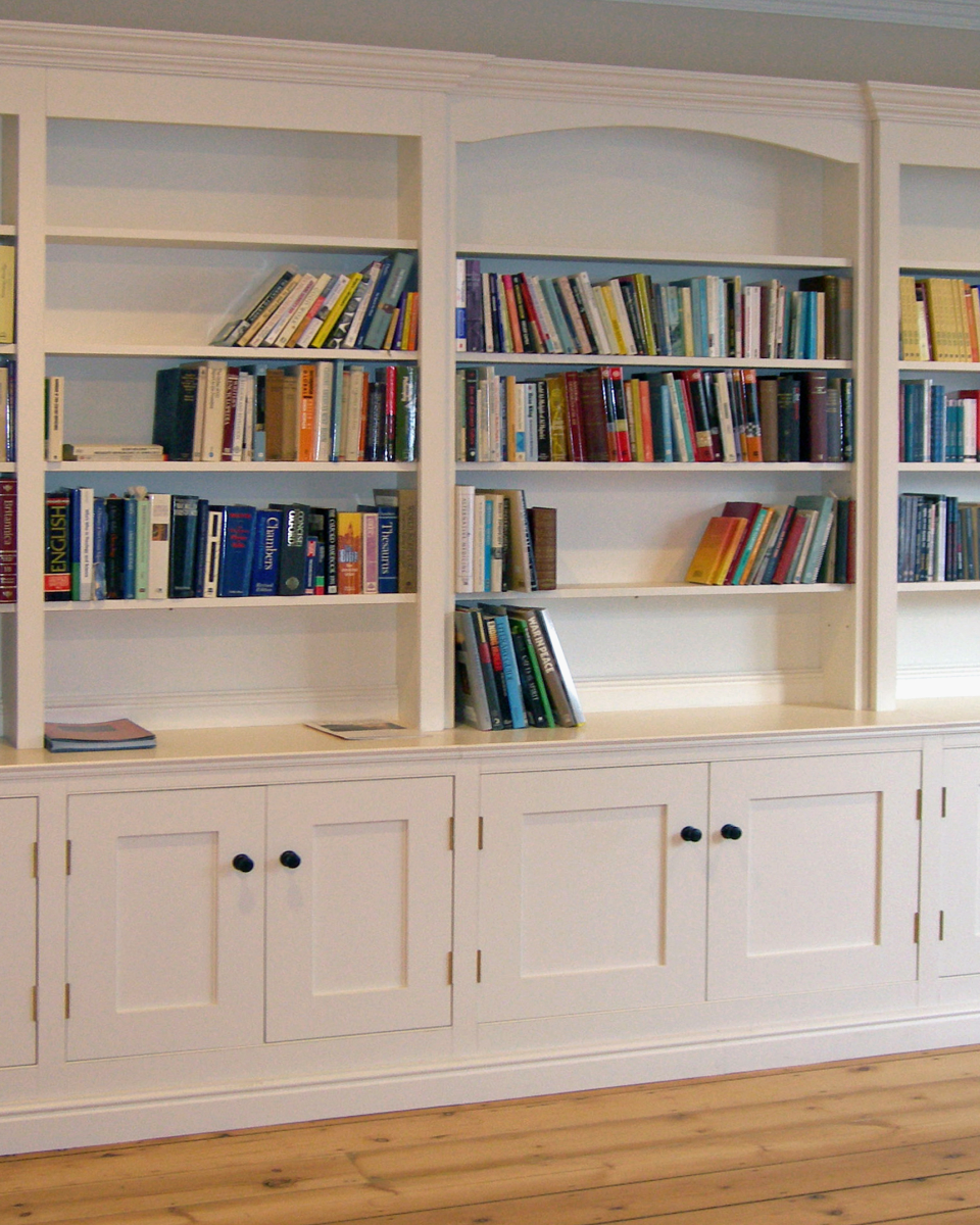 Bookshelf built in to the wall